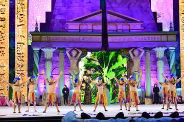 La XIII Gala de la Integración viste el escenario del Carnaval de La Tierra con el desfile de sus participantes/Lpcarnaval.